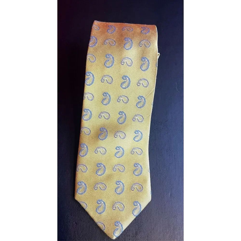 Brooks Brothers tie